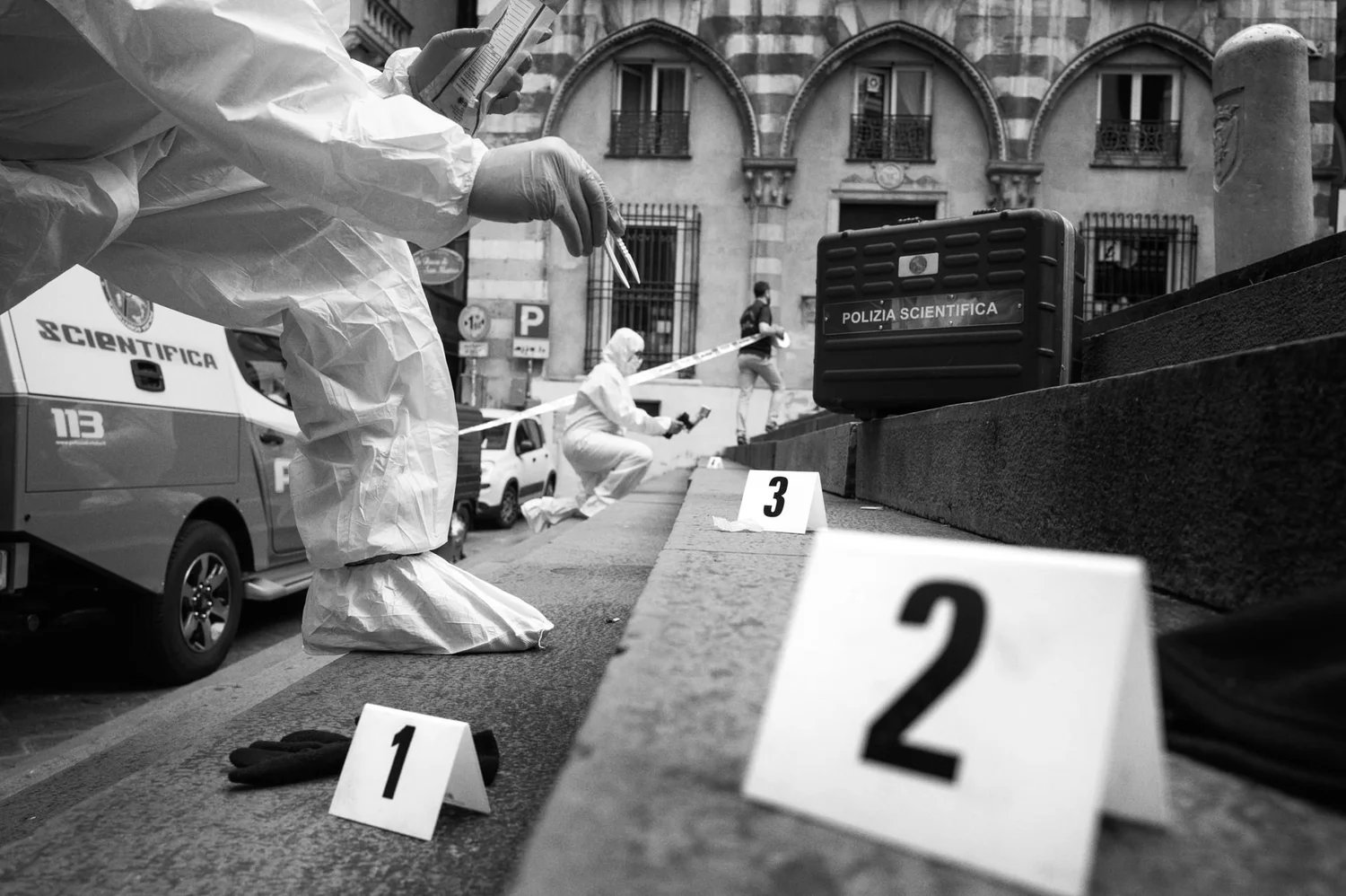 Calendario Polizia 2025 — Eolo Perfido, 11