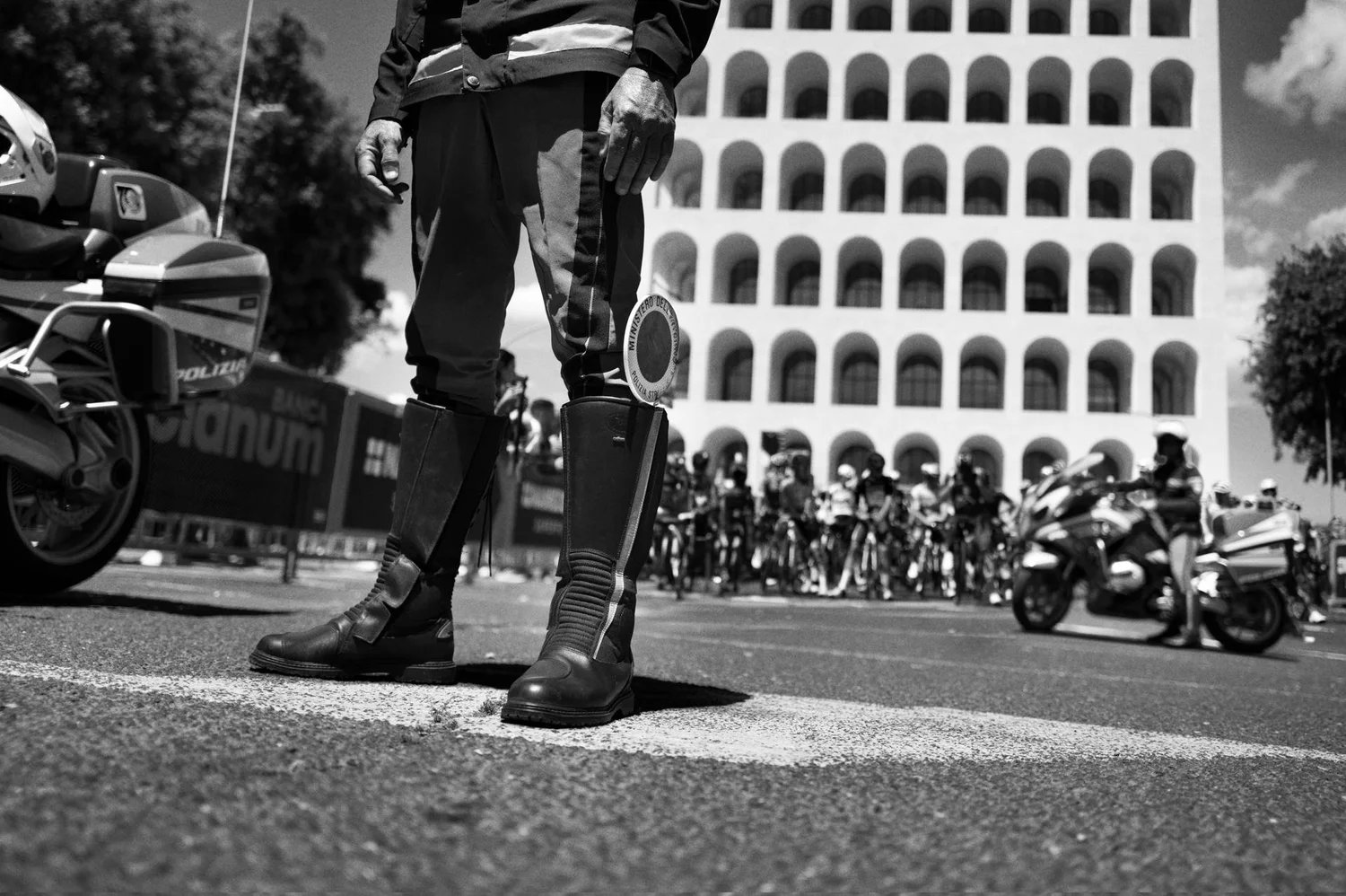 Calendario Polizia 2025 — Eolo Perfido, 16